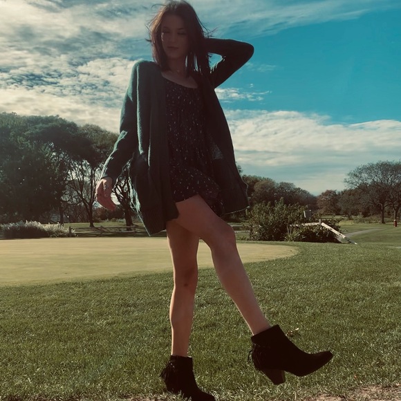 Meet your Posher, Traci - Picture 3 of 9